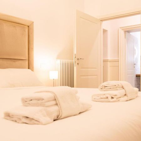 The Best Rent - Elegant Five-Bedrooms Apartment Near Colosseo 로마 외부 사진