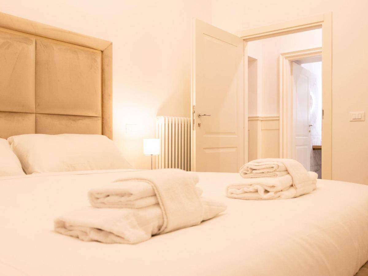 The Best Rent - Elegant Five-Bedrooms Apartment Near Colosseo 로마 외부 사진