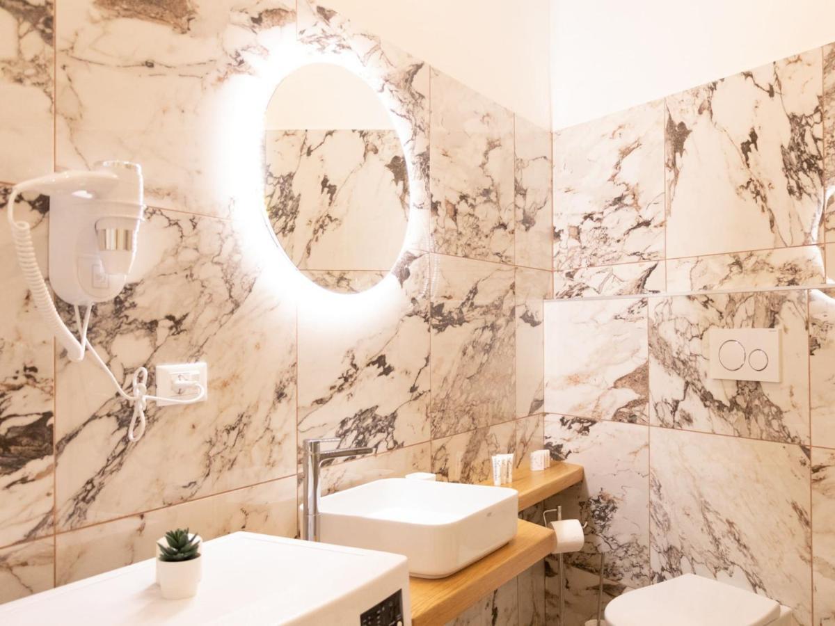 The Best Rent - Elegant Five-Bedrooms Apartment Near Colosseo 로마 외부 사진