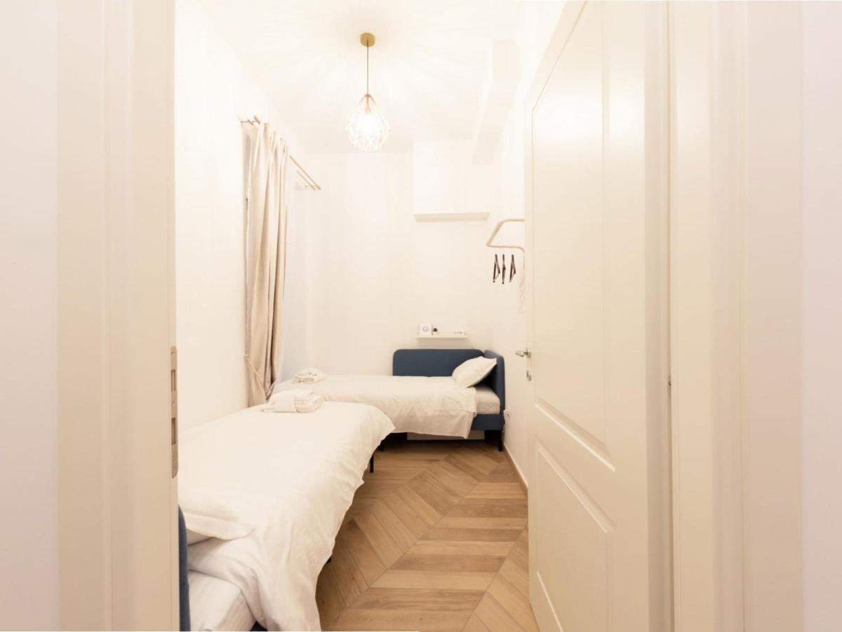 The Best Rent - Elegant Five-Bedrooms Apartment Near Colosseo 로마 외부 사진