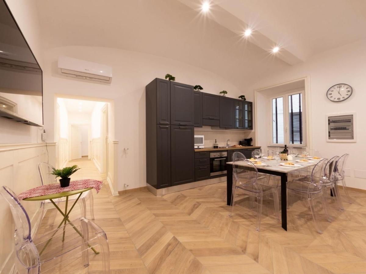 The Best Rent - Elegant Five-Bedrooms Apartment Near Colosseo 로마 외부 사진