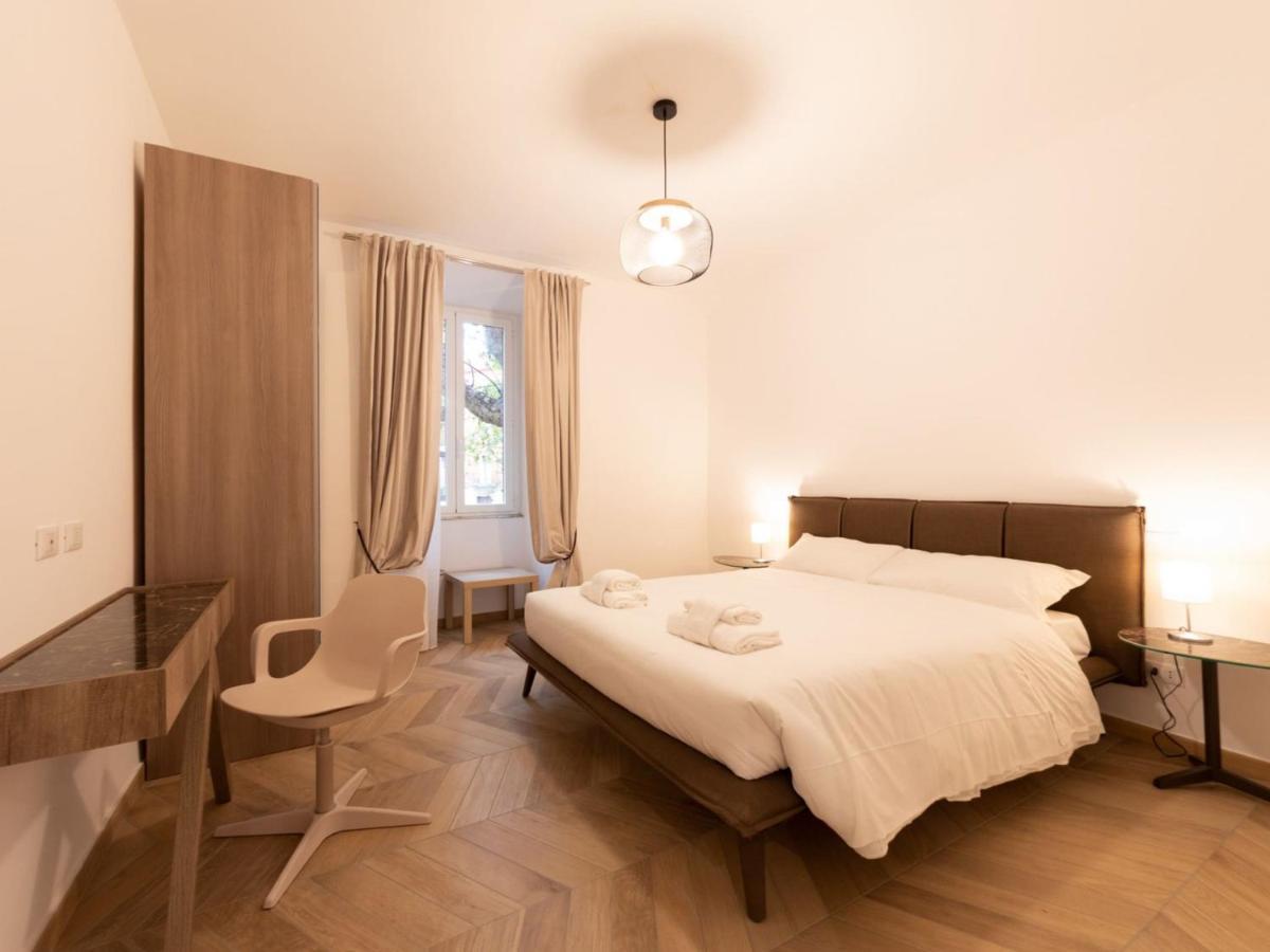 The Best Rent - Elegant Five-Bedrooms Apartment Near Colosseo 로마 외부 사진