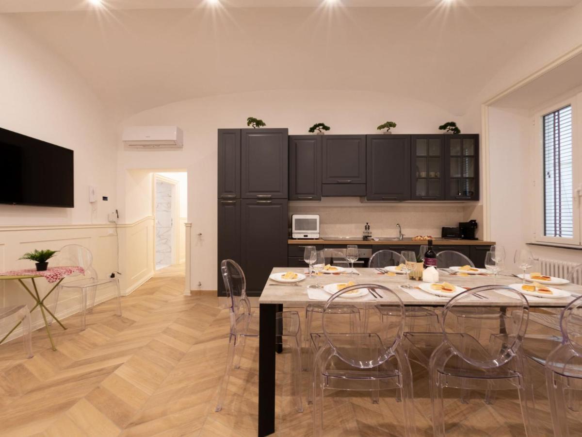 The Best Rent - Elegant Five-Bedrooms Apartment Near Colosseo 로마 외부 사진