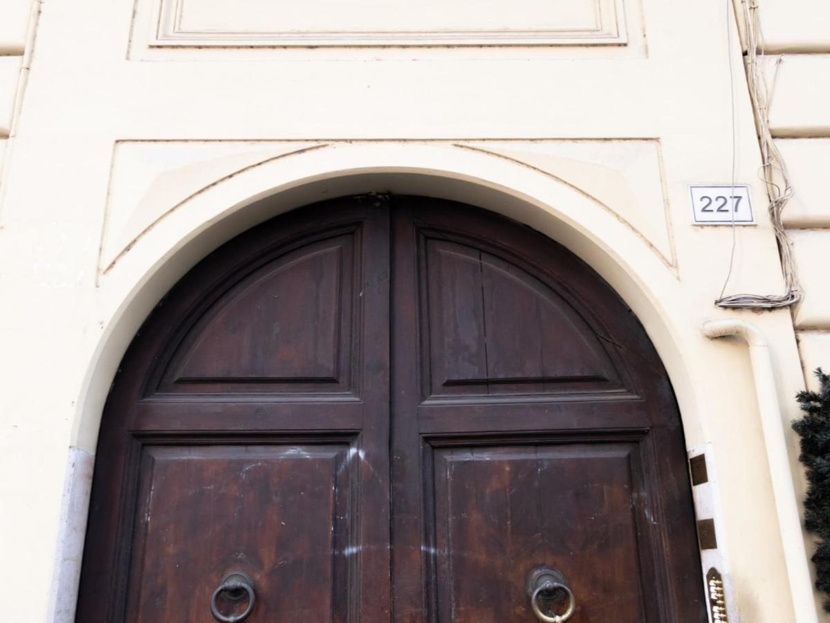 The Best Rent - Elegant Five-Bedrooms Apartment Near Colosseo 로마 외부 사진