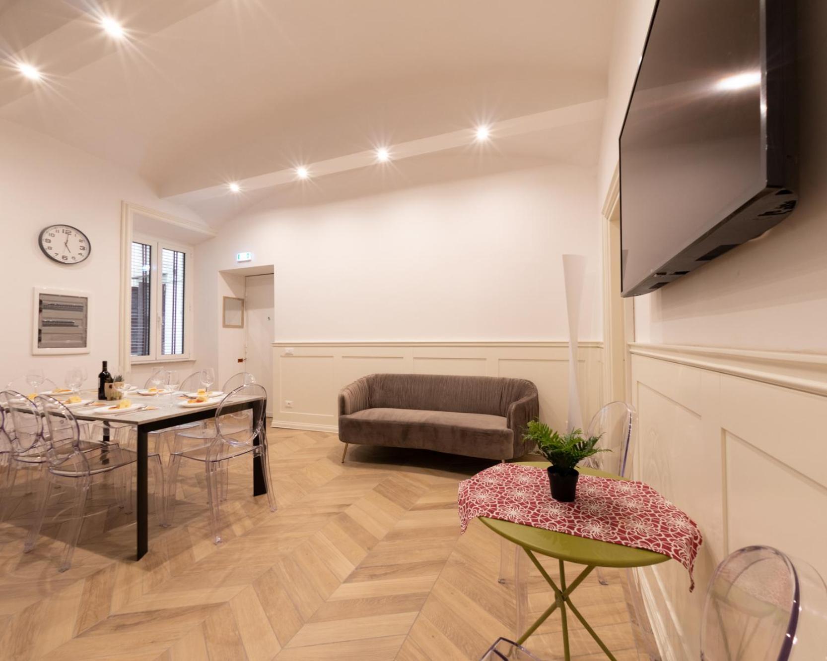 The Best Rent - Elegant Five-Bedrooms Apartment Near Colosseo 로마 외부 사진